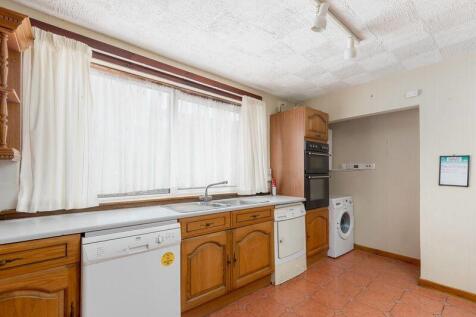 3 bed, 1 bath Link Detached House in Leeds - Photo 6