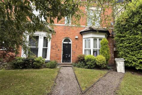 AVAILABLE NOW! - First Floor Apartment in prime location. This 3-bedroom furnished property boasts a private garden, resident parking, and contemporary finishes throughout. Perfect for families or pro