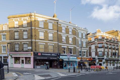 Offered furnished or unfurnished. A selection of studios renovated to a high standard offering spacious open-plan living, high ceilings, good quality fixture and fittings and a modern bathroom.