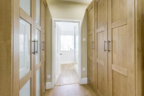 Dressing Area to Bedroom 1