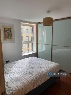 Double Bedroom With Huge Wardrobe