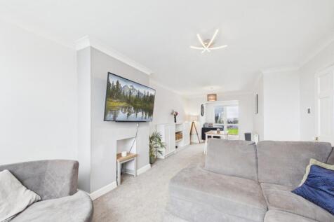 Lounge/Dining Area