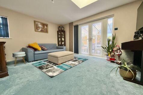 Sitting Room/Dining Room