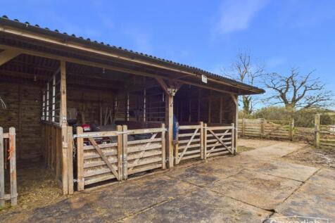 OPEN SHELTER/HAY STORE