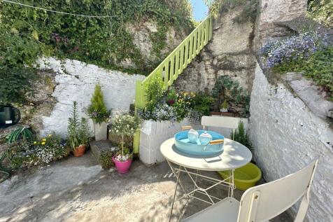 Rear Patio.JPG