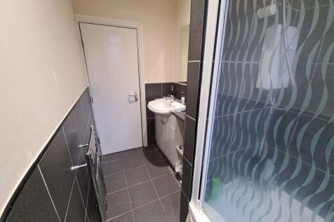 A neat and modern bathroom featuring a clean si...