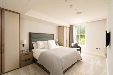 3 bed, 3 bath Apartment in london - Photo 10