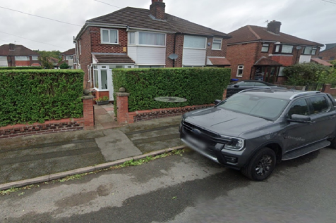 Lovely three bedroom house located in quiet residential area close to the Parrswood complex. Property comprises lounge, fully fitted kitchen to include washing machine, tumble dryer, fridge/freezer ,