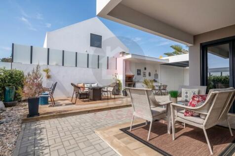 villa near Caldas da Rainha