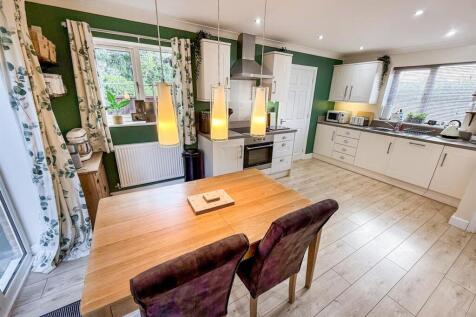 Kitchen/ Dining Room