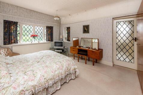 45 Perton Road-bed1.jpg