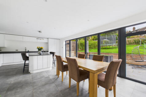 CAM01984G0-PR0530-STILL001