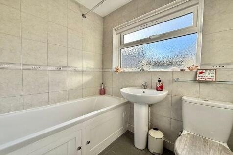 D/S Bathroom