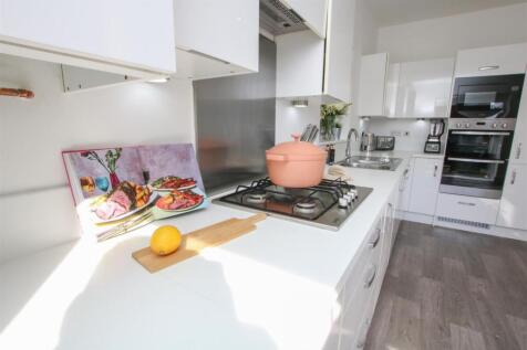 GORGEOUS OPEN PLAN DINING KITCHEN