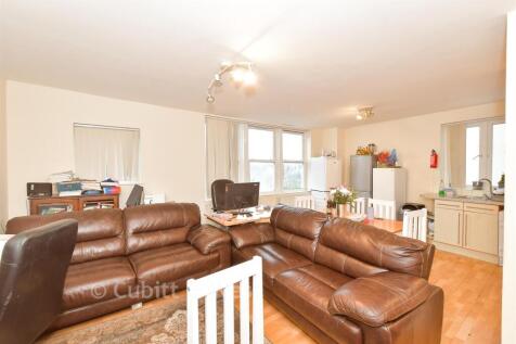Lounge/Kitchen Area