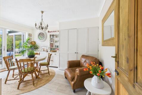 12. CAM04922G0-PR0020-STILL008