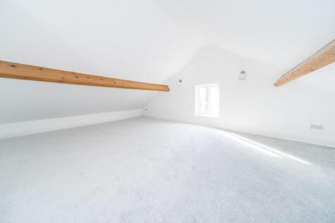 4 Mill Lane loft room.jpg