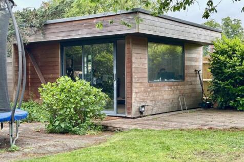 DETACHED GARDEN STUDIO