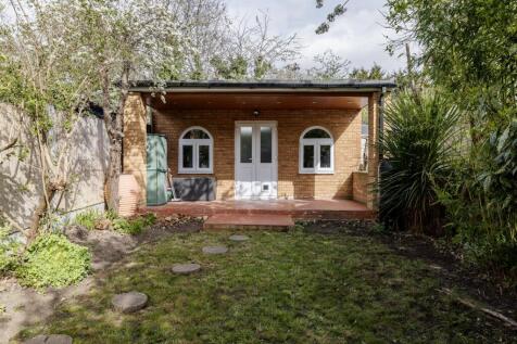 Ainslie Wood Gardens, E4