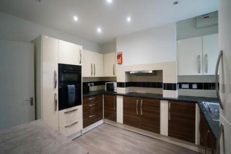 4 Bedroom House in LL57 2AH