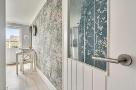 1411183-5-698f482...