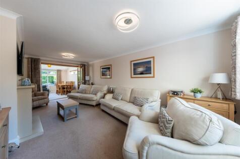 16 The Burrows-006.JPG