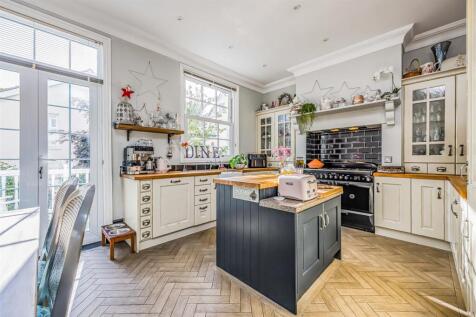 10 Kenilworth Road, Southsea-Smalll-PorticoMarketi