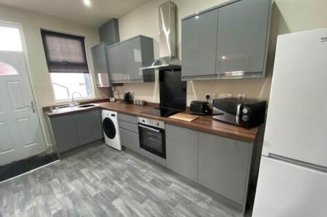 LETS LIVE LEEDS PRESENTS: 438 DEWSBURY ROAD
ROOM 2 WITH ENSUITE AVAILABLE 20/08/2026!