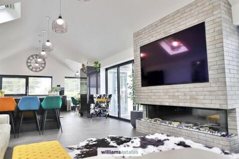 Open Plan Living / Kitchen