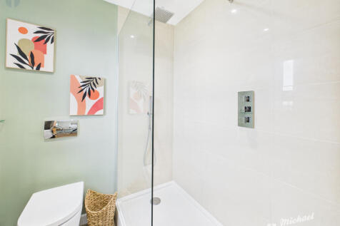 CAM03852G0-PR0394-STILL009