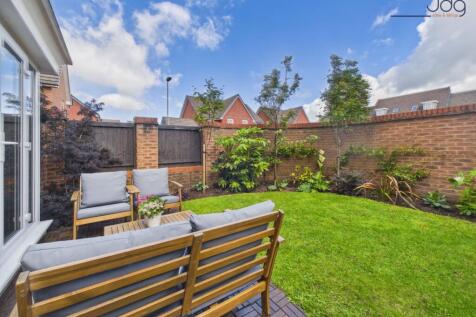 Private Walled Garden Designed for Easy Living