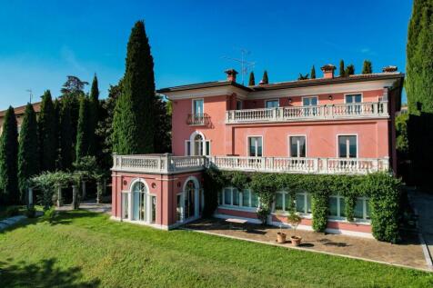 Renovated period vil