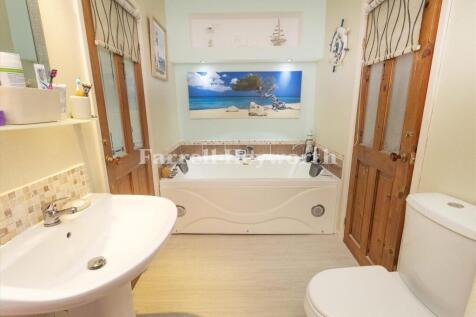 Jack and Jill Bathro