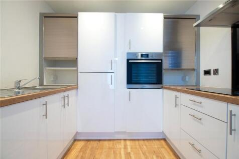 AVAILABLE NOW!!! Come down to our office situated on the ground floor of Michigan Point Tower A Monday - Friday 10am - 4pm for a viewing! Fully Furnished Apartments
Situated in the heart of MediaCityU