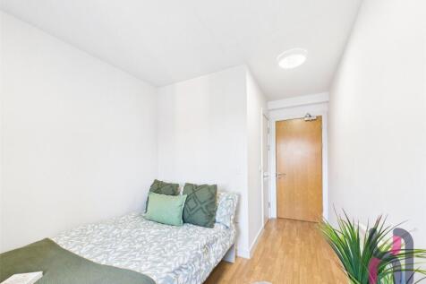 DOUBLE EN SUITE ROOM AVAILABLE