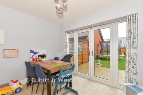Kitchen/ Dining Room