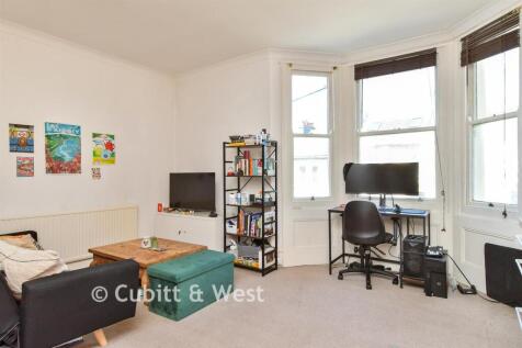 Lounge/ Kitchen