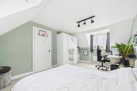 CAM02195G0-PR0085-STILL054