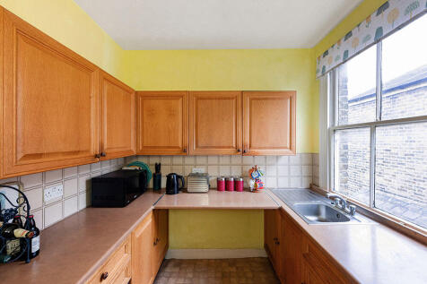 2 bed, 1 bath Flat in london - Photo 9