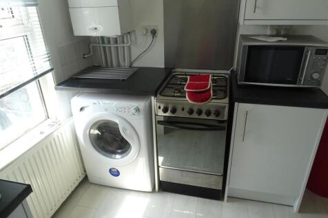 Compact, well-equipped kitchen with a washer/dr...