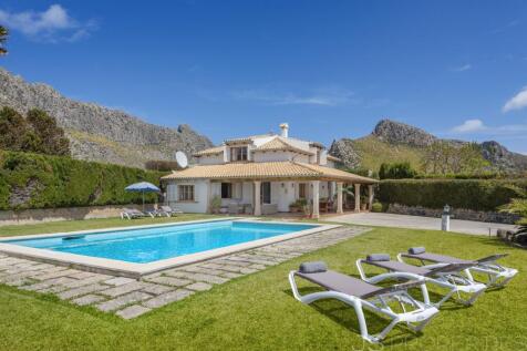 Rustic Villa in walking distance to Port de Pollenca