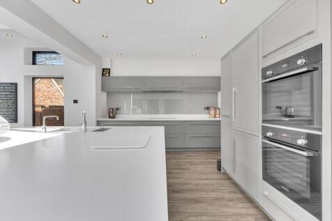 Open-plan kitchen/dining/family area