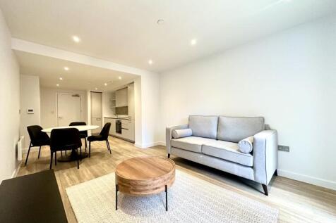 Manchester New Square is an exciting residential development located in the beating heart of the city centre. The very best that Manchester has to offer is right on your doorstep, from fine and eclect