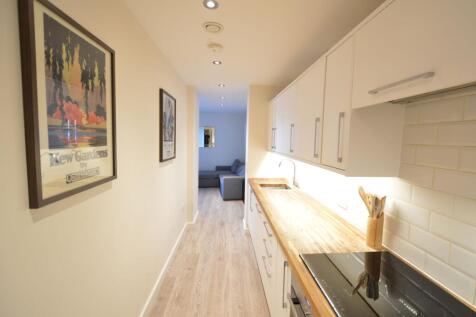 A modern apartment located within a modern development in the heart of Lewisham, perfectly situated for commuters. An attractive one bedroom apartment offers ample bright living space.