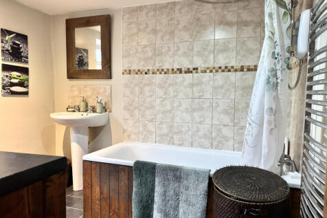 Family Bathroom/Utility Room