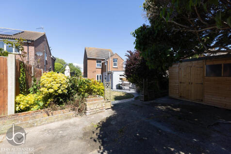 Photo 28-10-2025,...