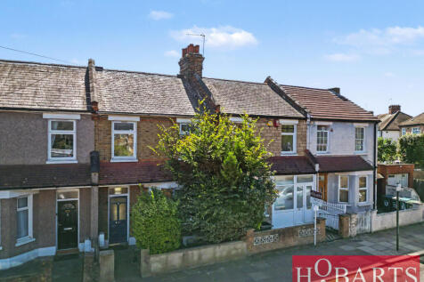 3 Bedroom Terraced for Sale in need of modernisat