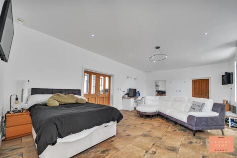 Basement - Self Contained Annex