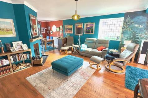 Lounge/Dining Room