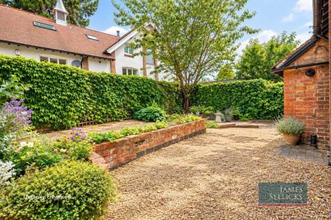 Cottage courtyard gardens